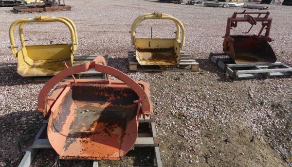 Used -- 3 point dirt scoops